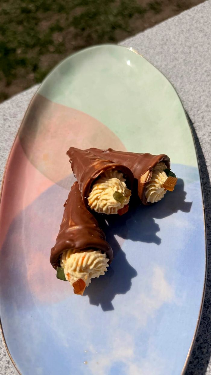 Chocolate cannoli cones